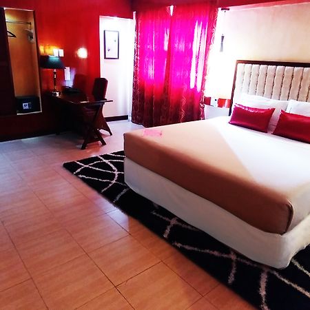 Dulcinea Hotel And Suites Мактан Екстериор снимка