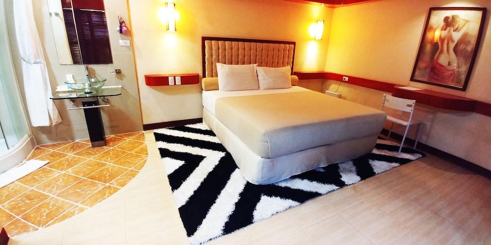 Dulcinea Hotel And Suites Мактан Екстериор снимка