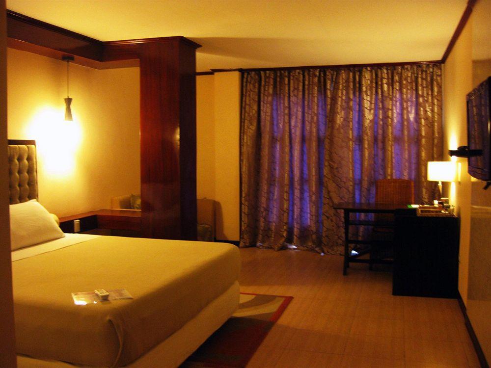 Dulcinea Hotel And Suites Мактан Екстериор снимка