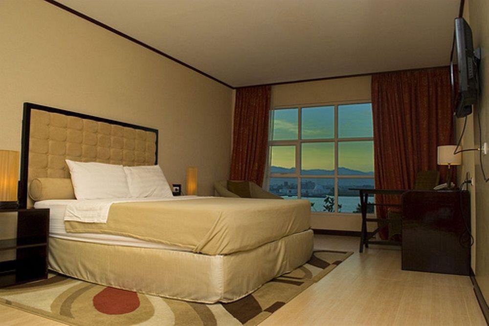 Dulcinea Hotel And Suites Мактан Екстериор снимка