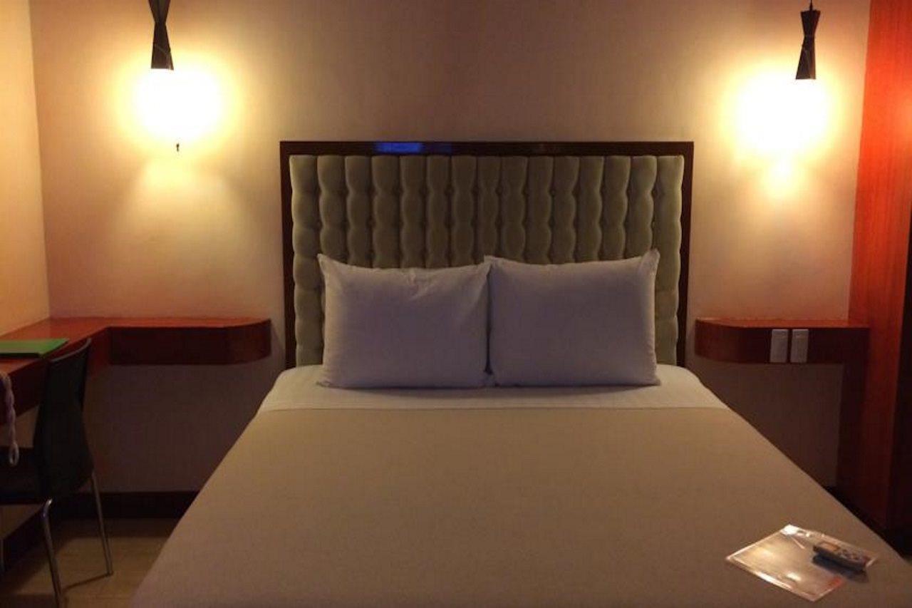 Dulcinea Hotel And Suites Мактан Екстериор снимка