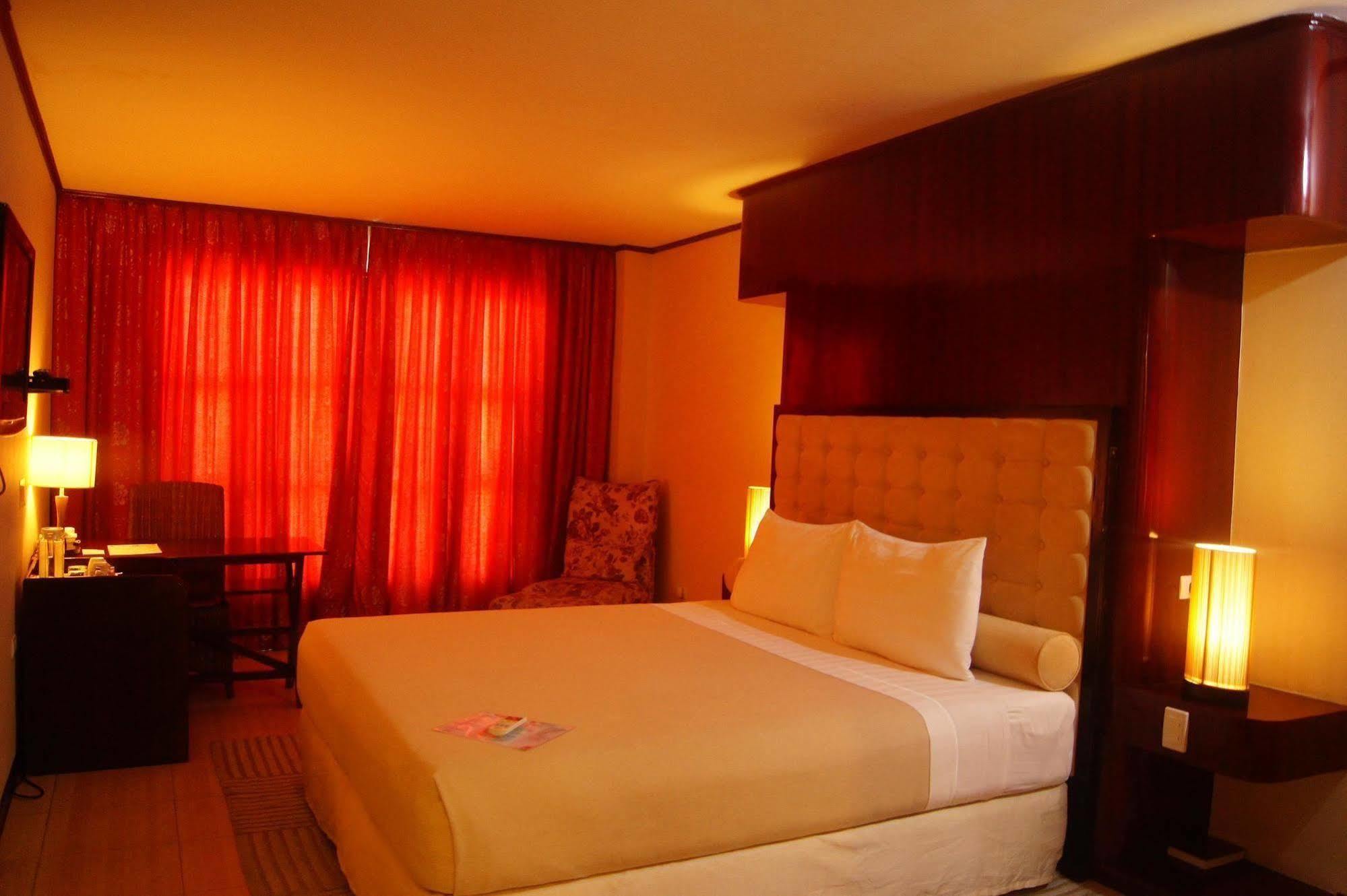 Dulcinea Hotel And Suites Мактан Екстериор снимка