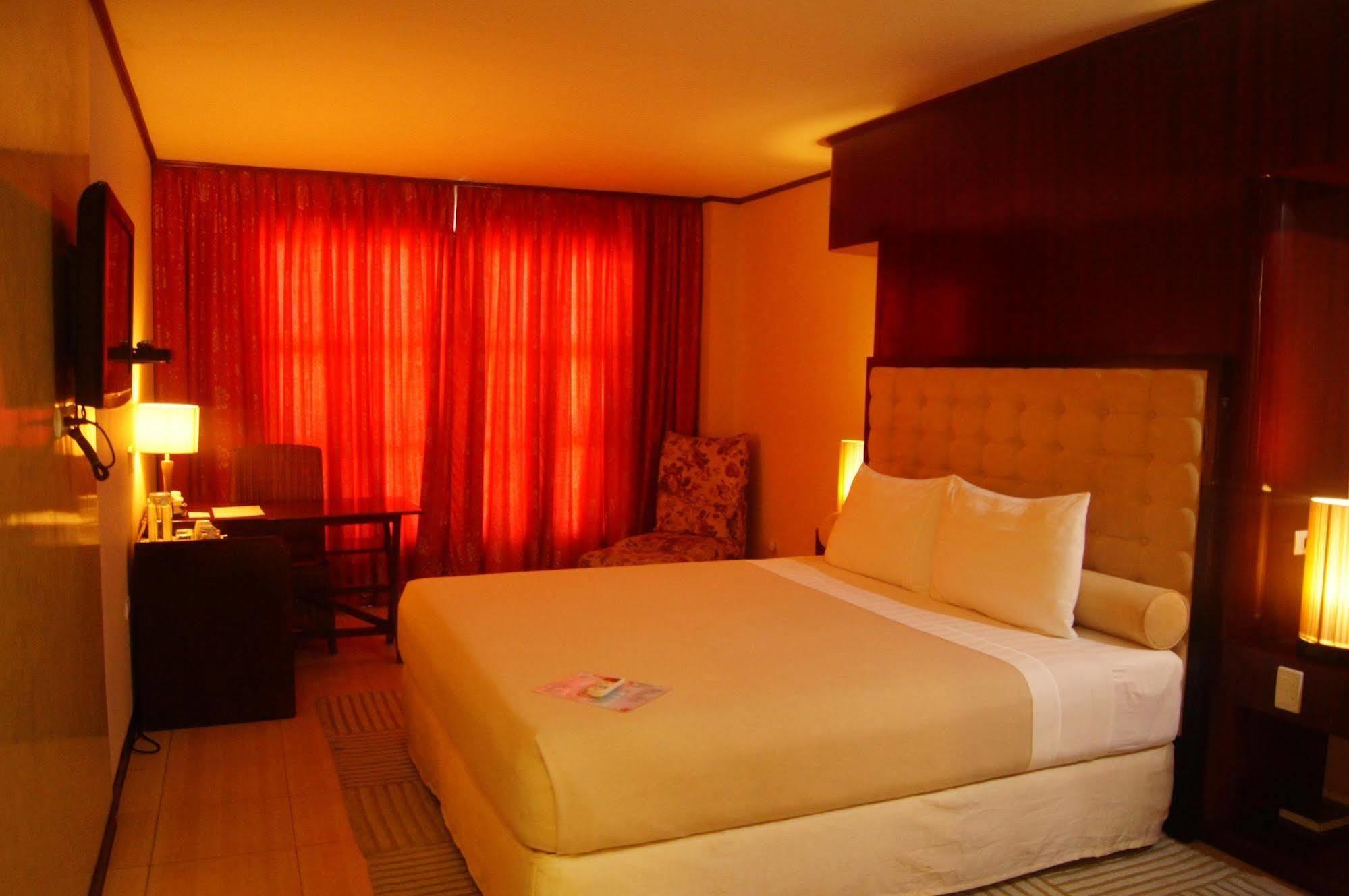 Dulcinea Hotel And Suites Мактан Екстериор снимка