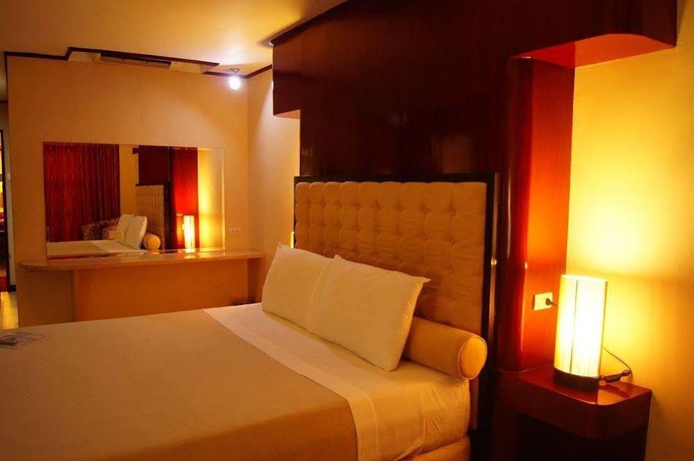 Dulcinea Hotel And Suites Мактан Екстериор снимка
