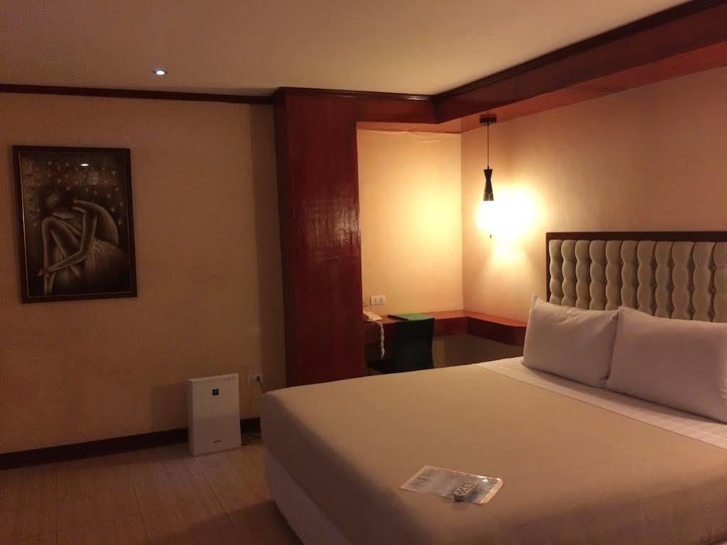 Dulcinea Hotel And Suites Мактан Екстериор снимка